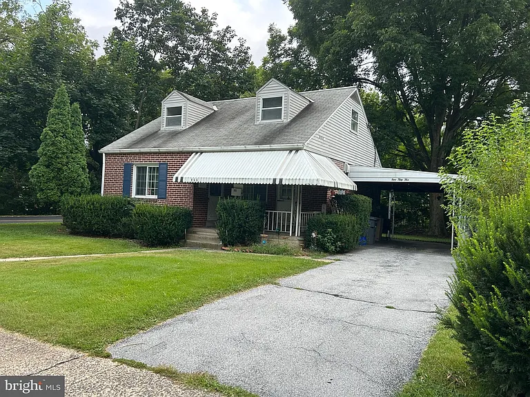 955 Terrace Ln — Photo 16