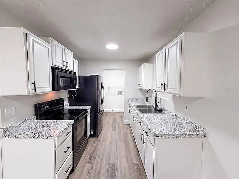 3 bed, 1251 sqft, $2,050 — Photo 4