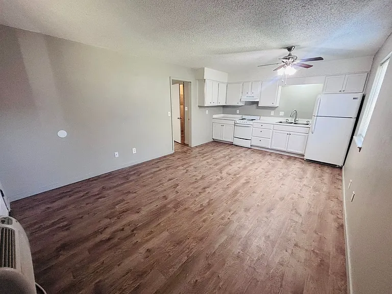 614 W Cleveland St #1-16 — Photo 5