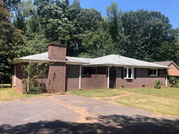 107 Forest Dr, Woodruff, SC 29388