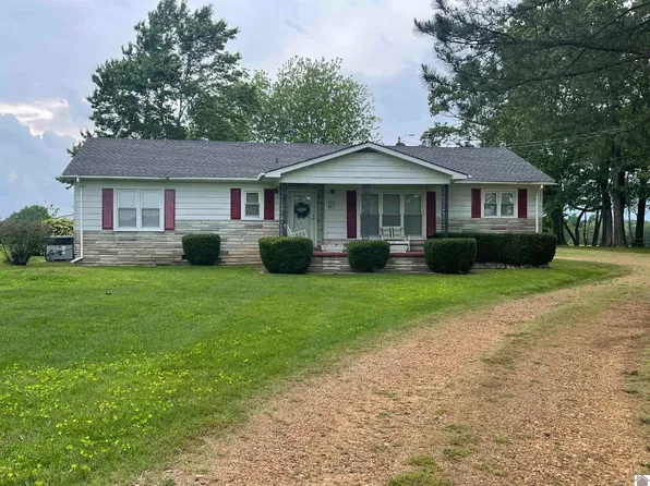 851 Wadesboro Rd N, Benton, KY 42025