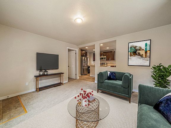 5th image of 36 Reed Pl