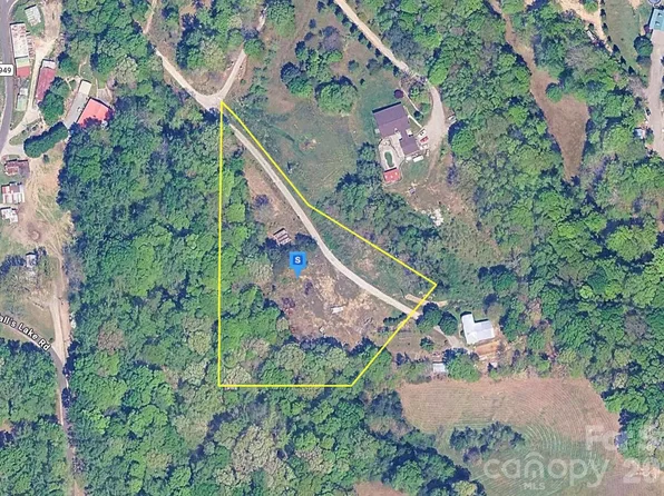 7400 Dennis Rd, Walnut Cove, NC 27052