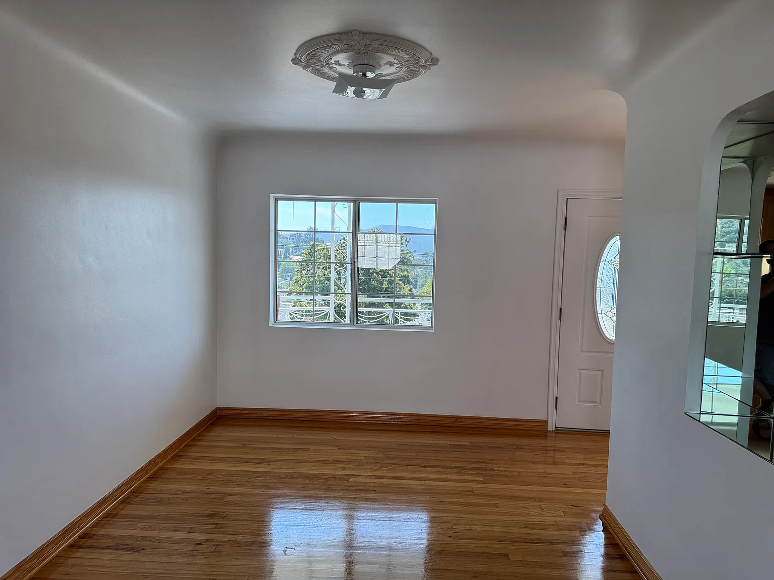 4 bed, 2300 sqft, $5,500 — Photo 4