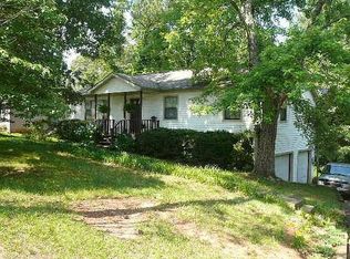 612 Lovejoy Ln, Woodstock, GA 30189