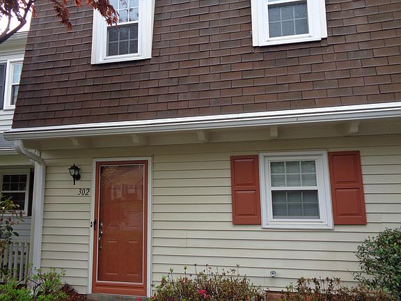 2nd image of 302 Oak Arbor Ln
