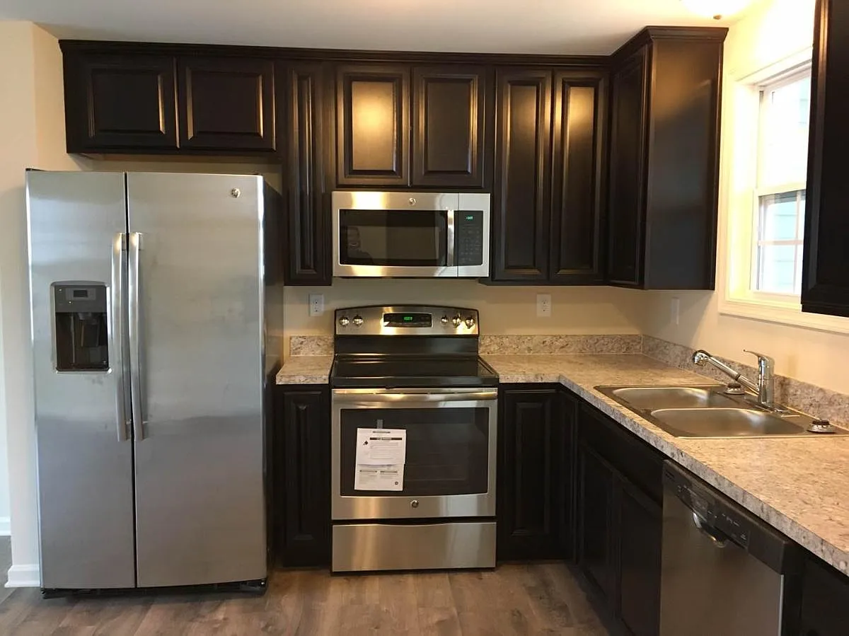3 bed, 2.5 bath, 1520 sqft, $1,775 — Photo 2