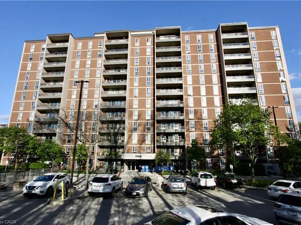 1964 Main St W #802, Hamilton, ON L8S 1J5
