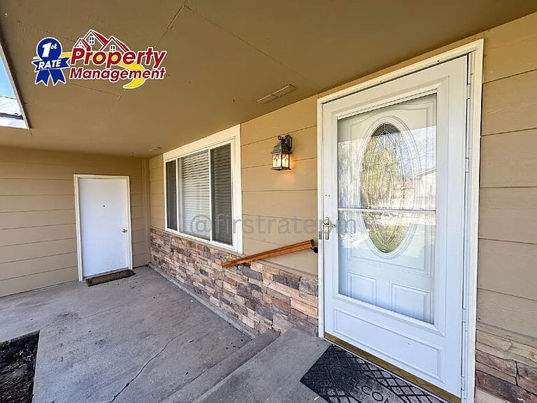 712 Fair Ln — Photo 3