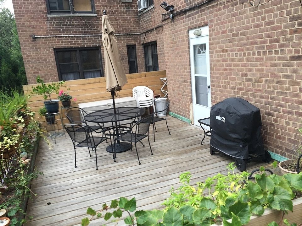 1st image of 424 E 19th St