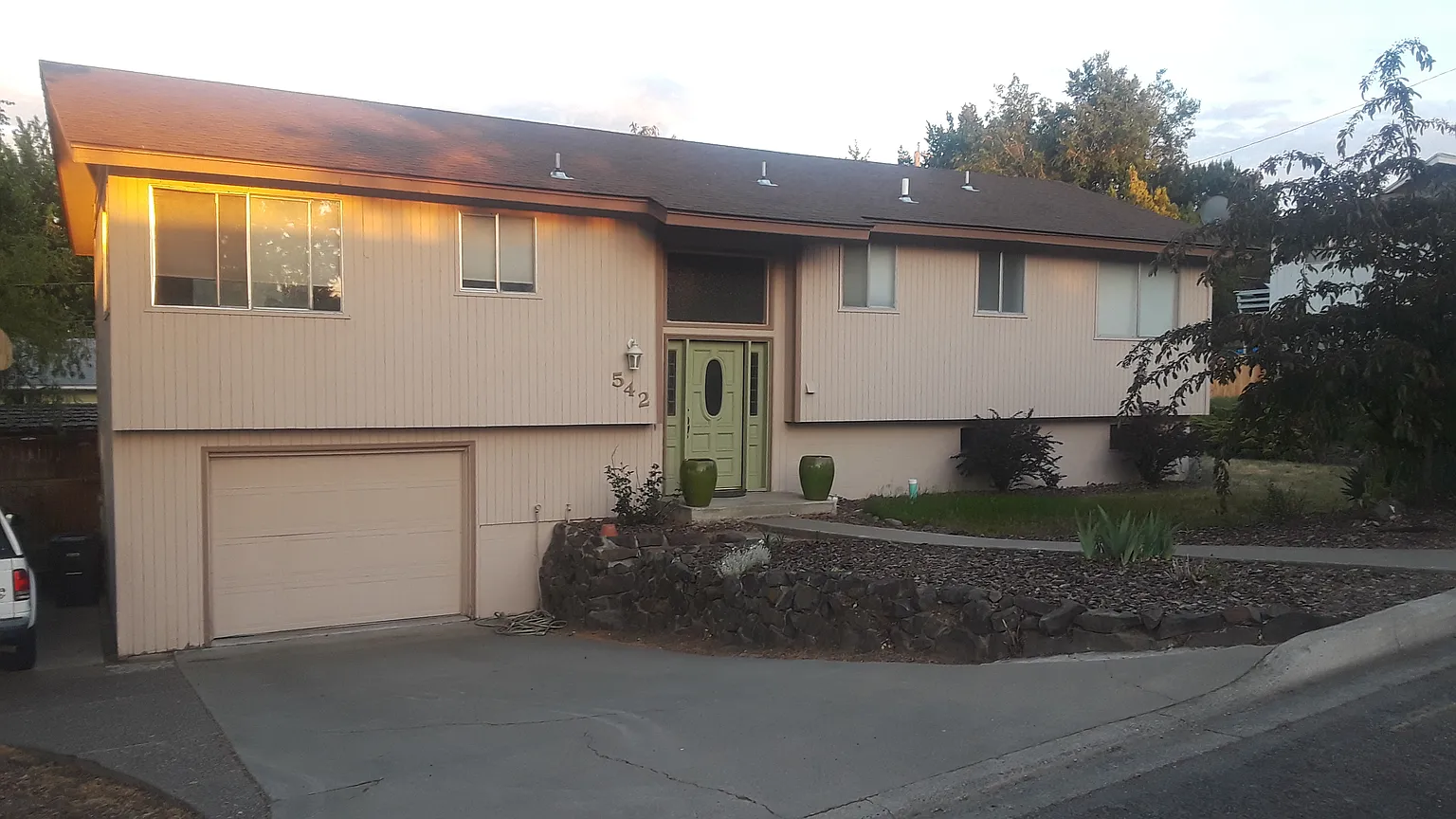 542 Terry St photo 1