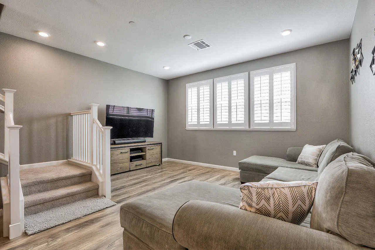 2 bed, 2.5 bath, 1457 sqft, $3,950 — Photo 4