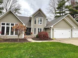 928 Shorewood Ct, Columbus, IN 47201
