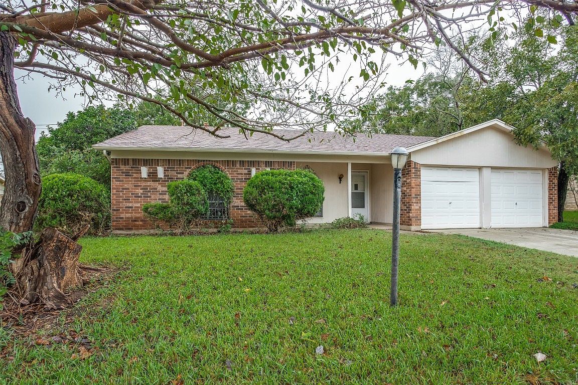 220 S Heights Dr, Crowley, TX 76036 Zillow