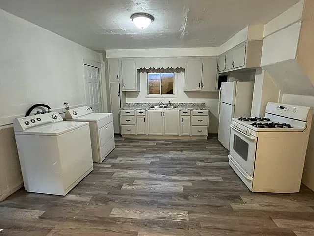 128 Myrtle St — Photo 4