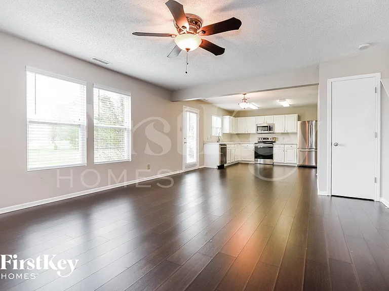 961 Springside Ct — Photo 3