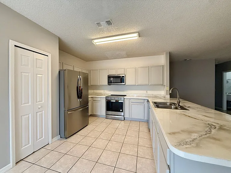 677 Elbridge Dr — Photo 20