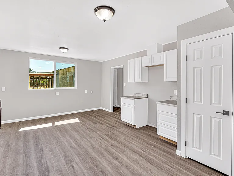 25752 Ellis St — Photo 21