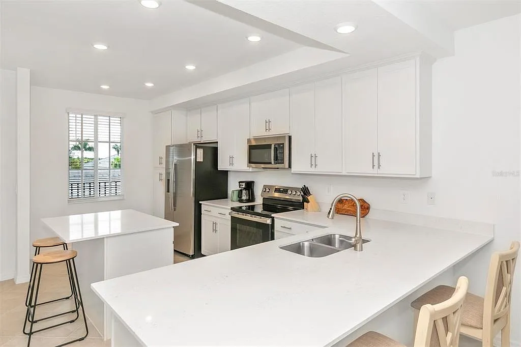 2 bed, 2.0 bath, 1120 sqft, $2,000 — Photo 4