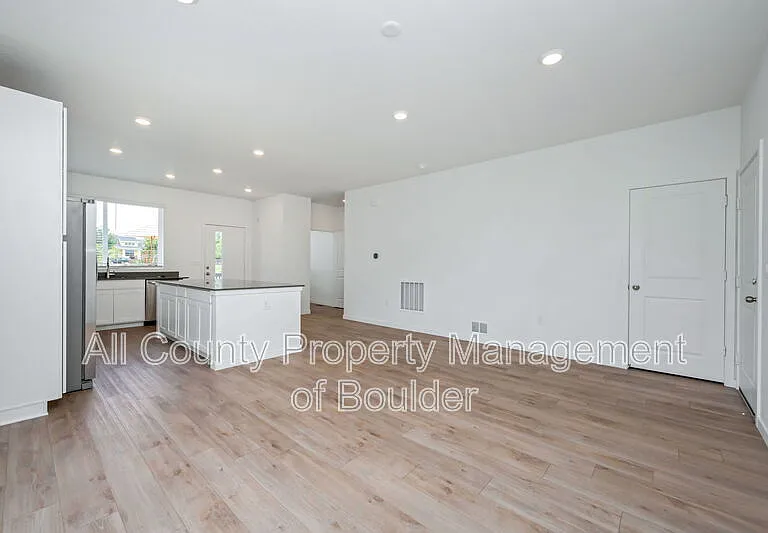 1432 Sanitas Ln — Photo 6