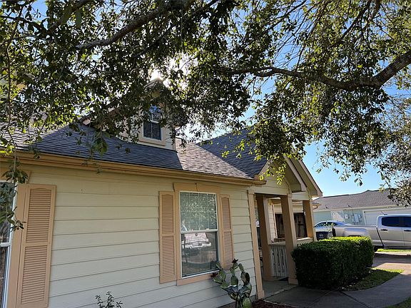 2nd image of 17118 Lake Ridge Cir