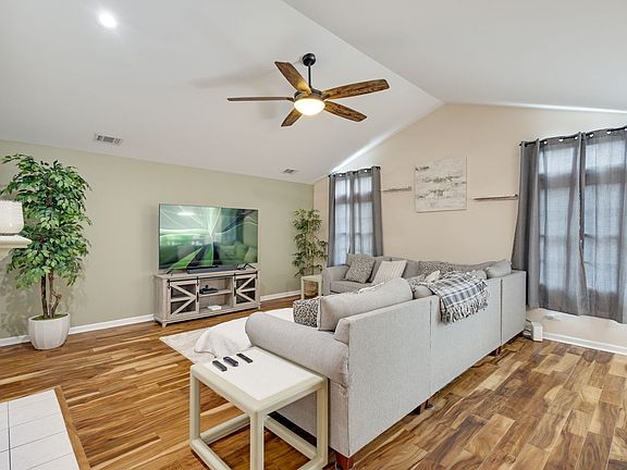 3rd image of 14547 Club Circle Dr