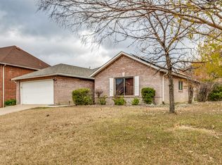 317 Willow Oak Dr, Fort Worth, TX 76112