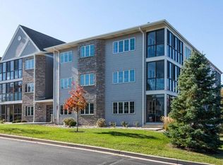 217 Oconomowoc Pkwy, Oconomowoc, WI 53066