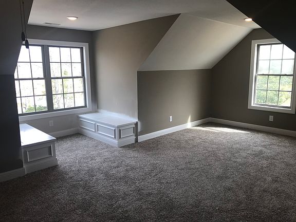 5th image of 702 Glenstone Blvd