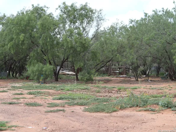 111 County Road 2660 LOT 1, Devine, TX 78016
