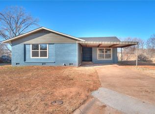 216 Hoover Cir, Elk City, OK 73644