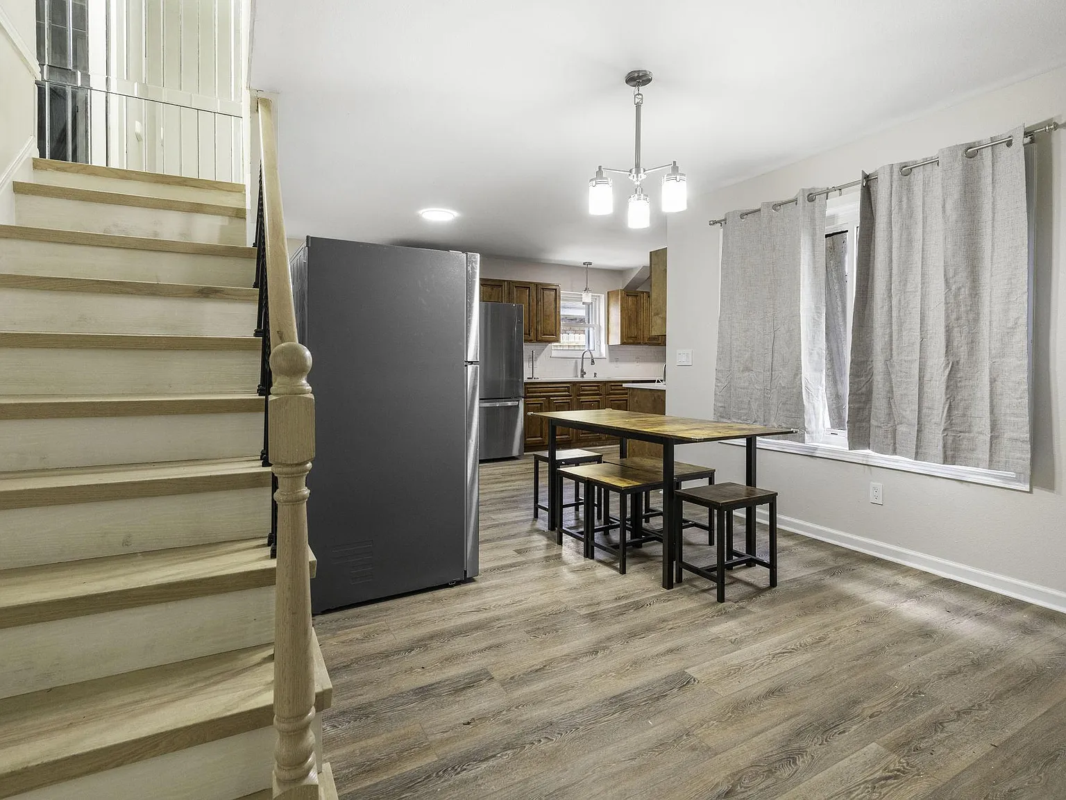 4 bed, 3.0 bath, 2950 sqft, $819 — Photo 3
