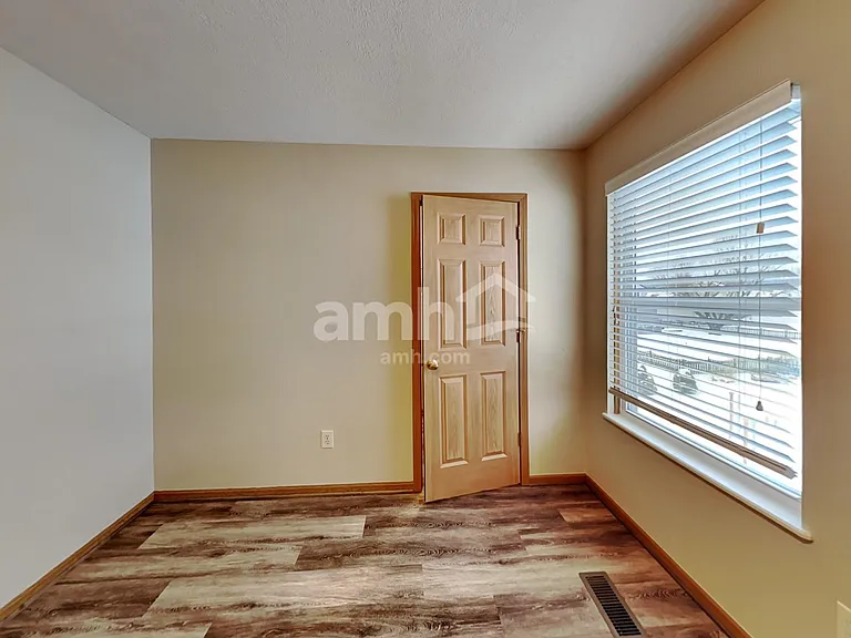 353 W Hunters Dr — Photo 16