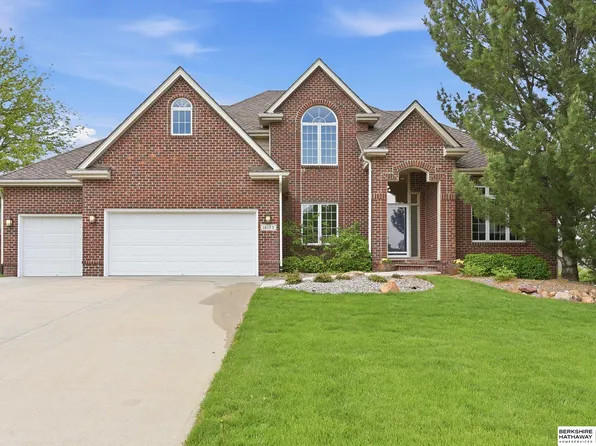 16173 Bedford Ave, Omaha, NE 68116