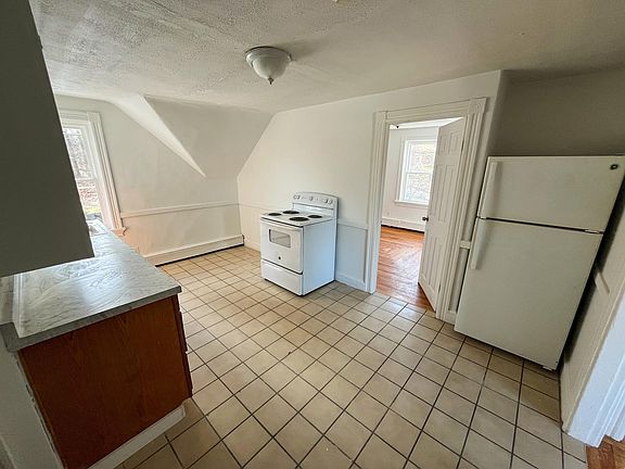2nd image of 34 1/2 Harris Ave #34-1/2