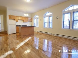 635 W Barry Ave #635, Chicago, IL 60657