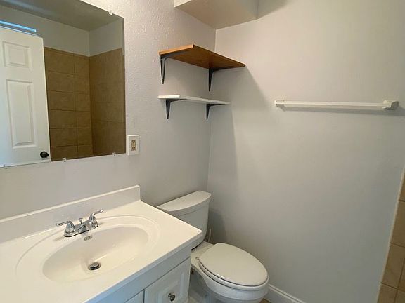 5th image of 1014 13th Ave W #8944592
