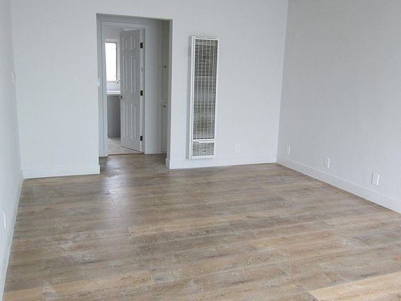 3rd image of 1458 S Cloverdale Ave APT 2