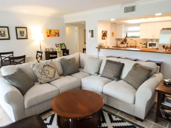 11863 Wimbledon Cir, Wellington, FL