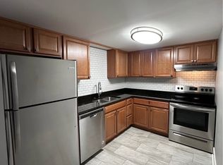 527 N Quentin Rd #203, Palatine, IL 60067