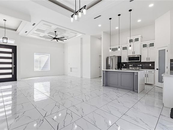 4th image of 5519 N Chula Vista St