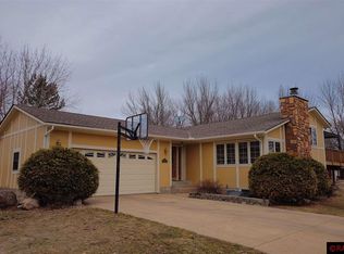 709 16th Ave NE, Waseca, MN 56093