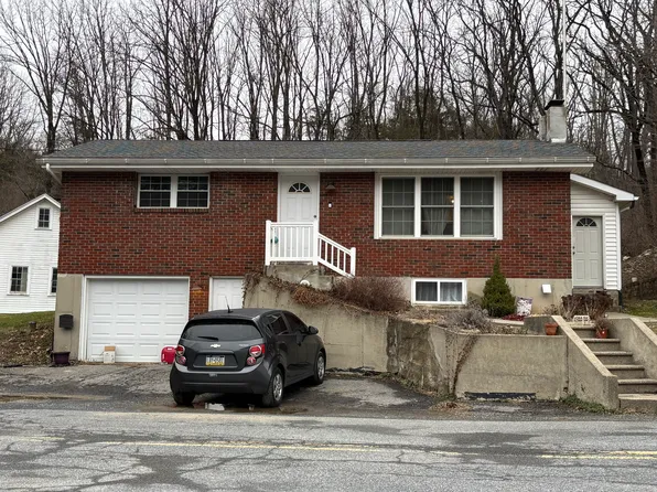 1213 Capp Rd, Nazareth, PA 18064