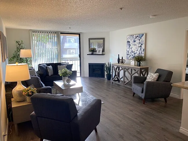 Westwood Executive House — Photo 9
