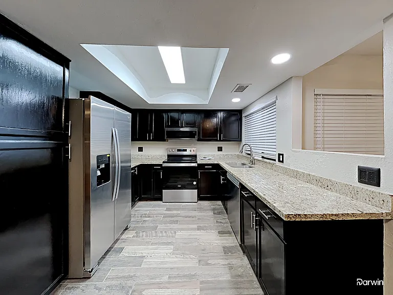 10248 W Medlock Dr — Photo 2