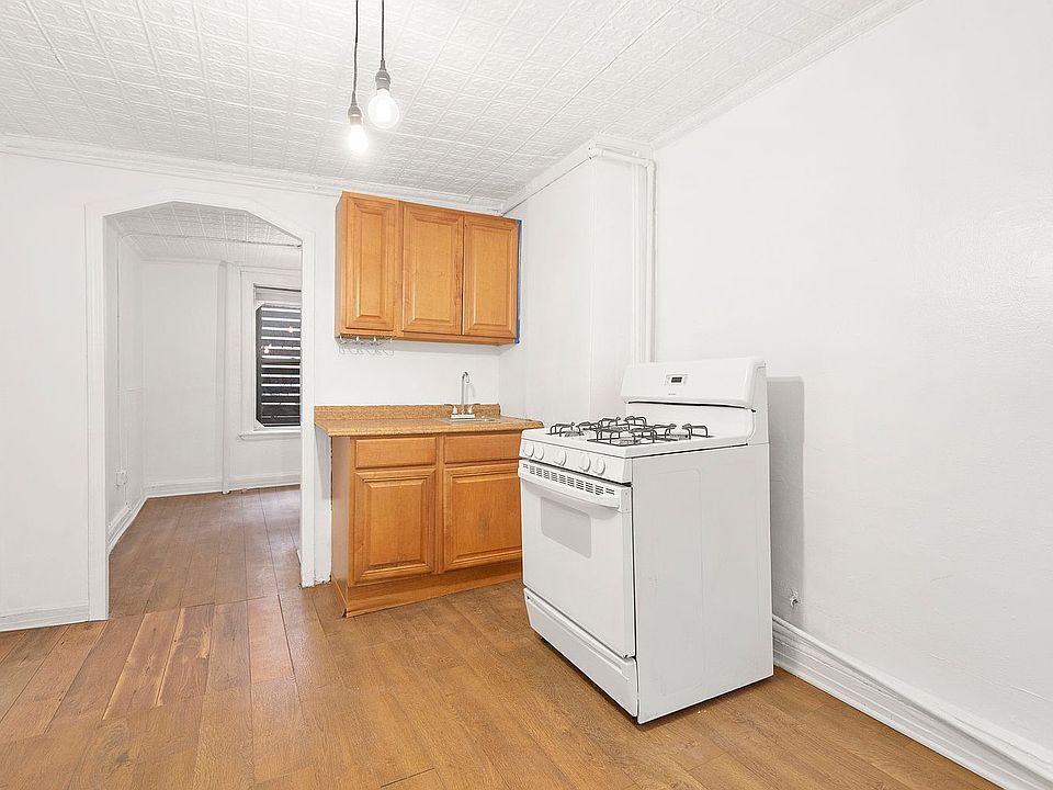 2nd image of 121 Mulberry St APT 1