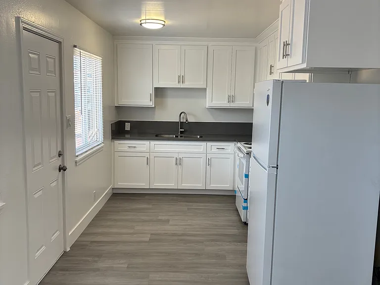 235 Clay St #6 — Photo 3