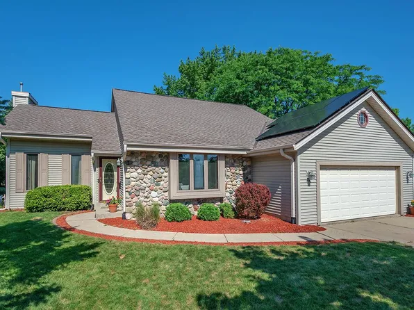 1716 Erin LANE, Waukesha, WI 53187