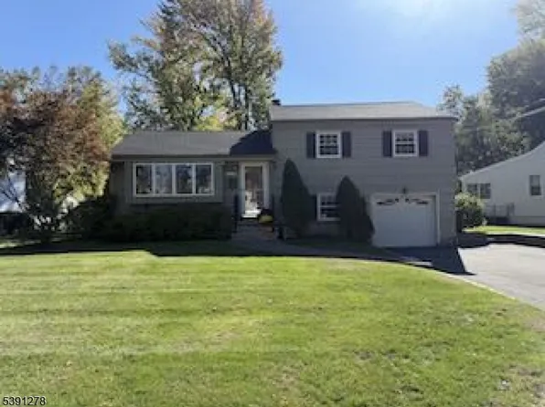 615 Kensington Dr, Westfield Town, NJ 07090