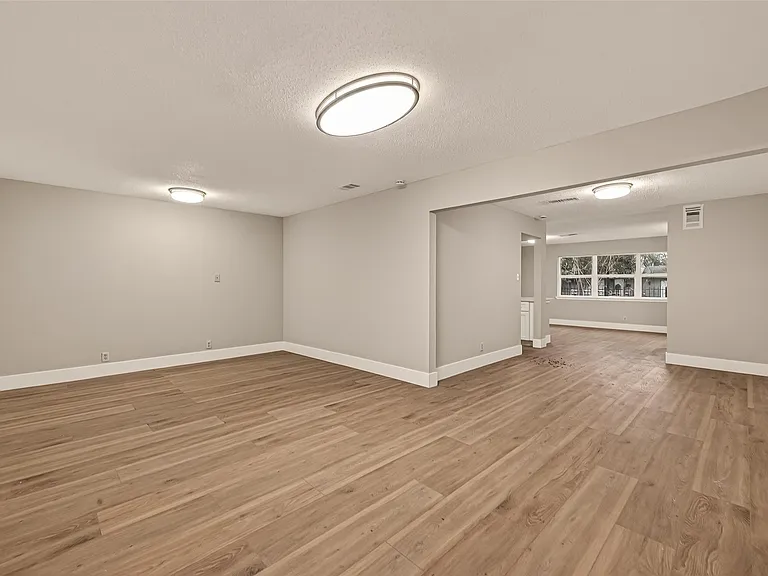5833 Southlea St — Photo 16
